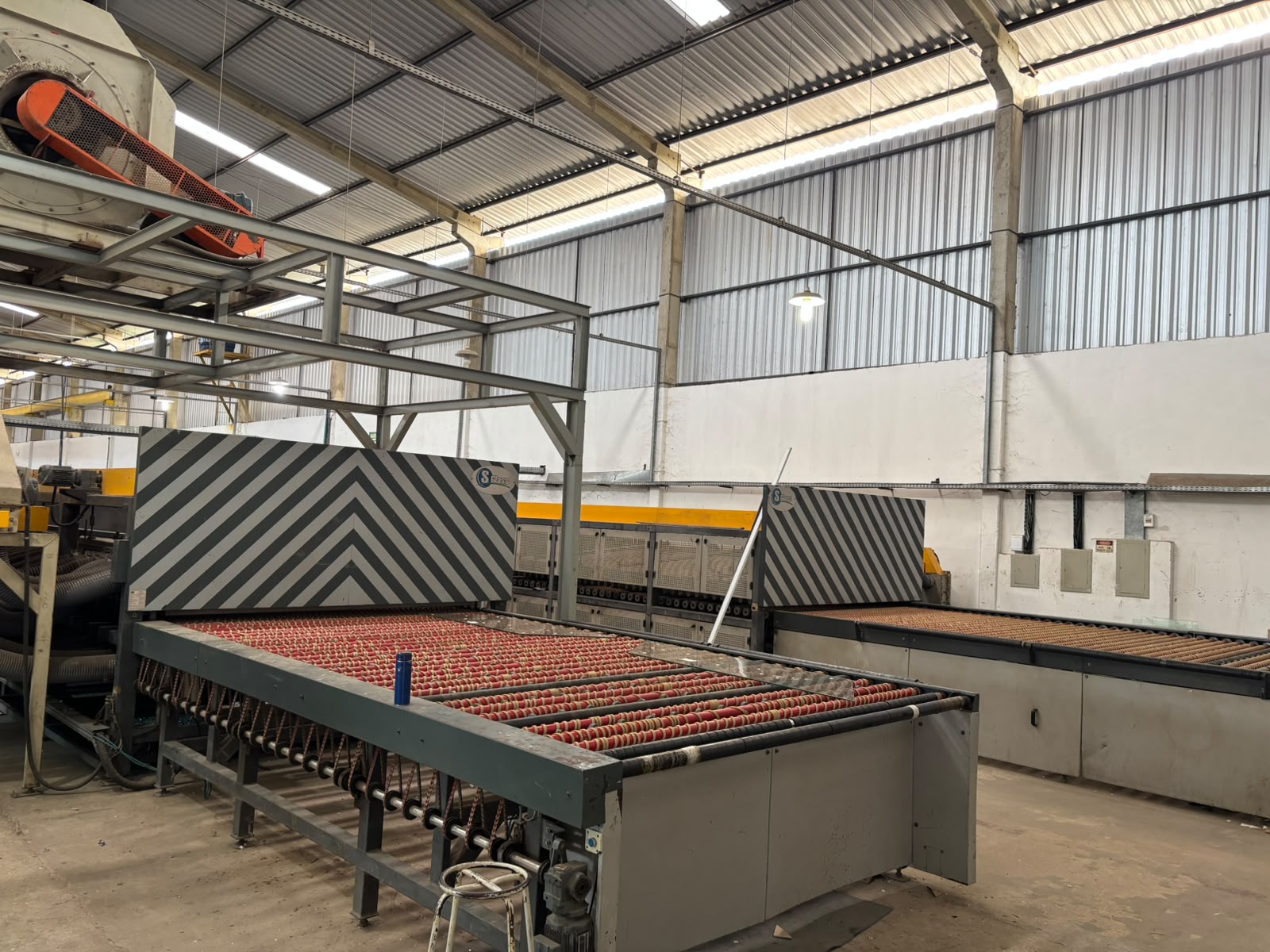 Estrutura de produção e materiais para soluções em vidro e alumínio